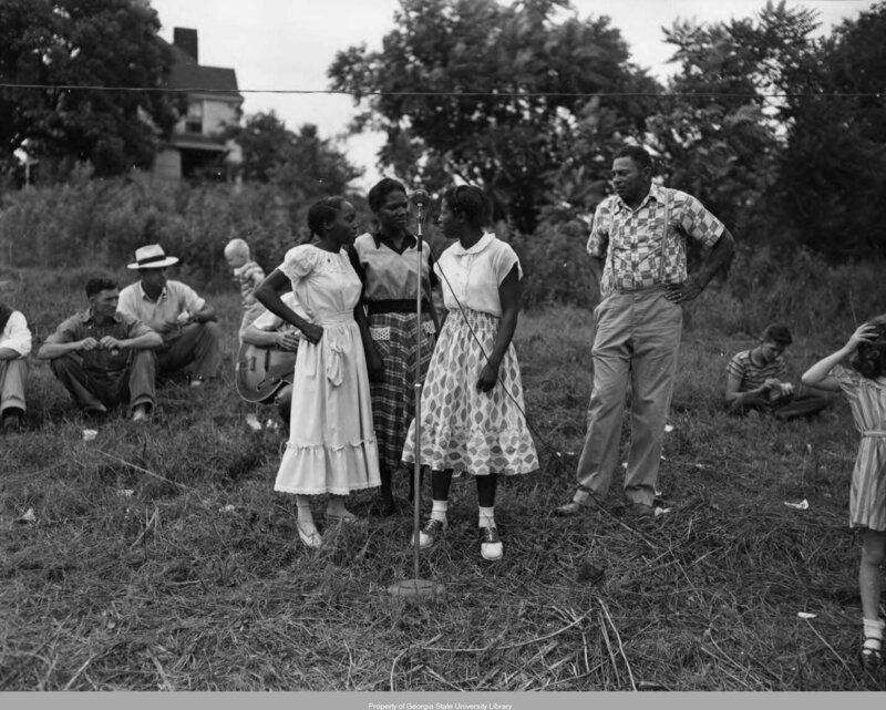 Union members and families singing during strike, Knoxville, Tennessee, 1951.